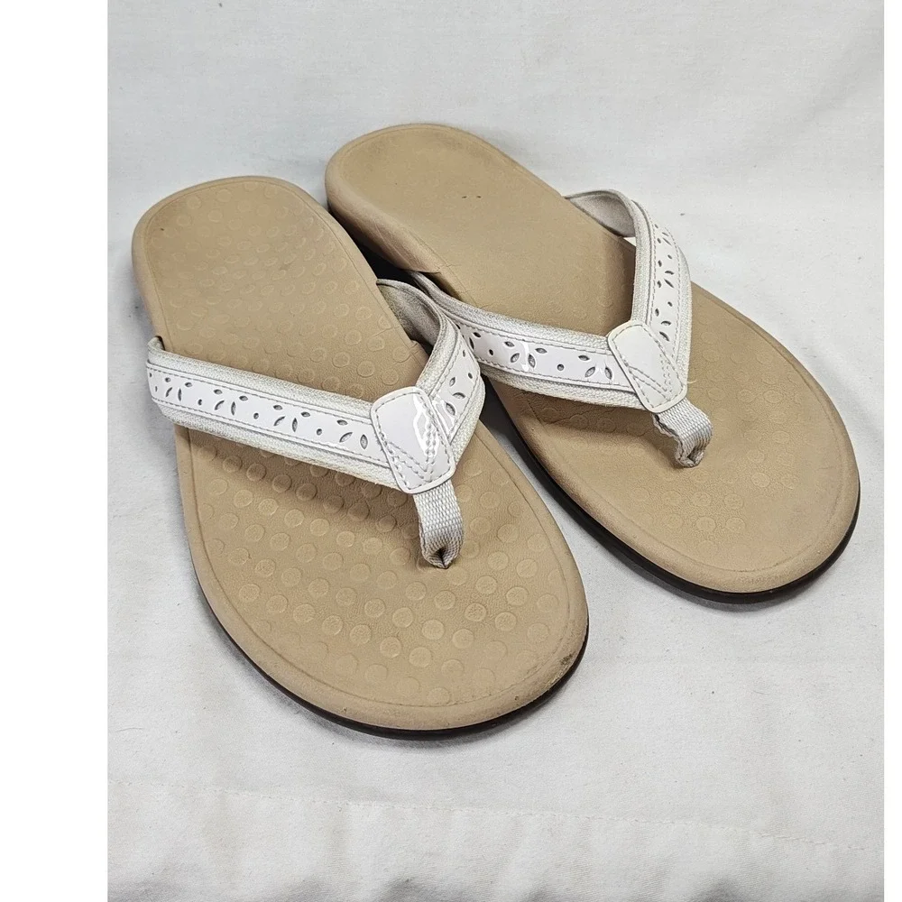 Vionic Thong Sandals Flip Flop White Laser Cut Perforated Orthotic Patent Siz 8